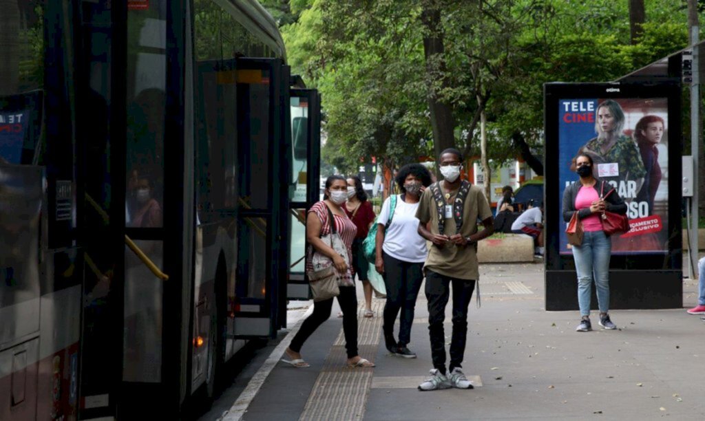 Brasil registra 142 óbitos por covid-19