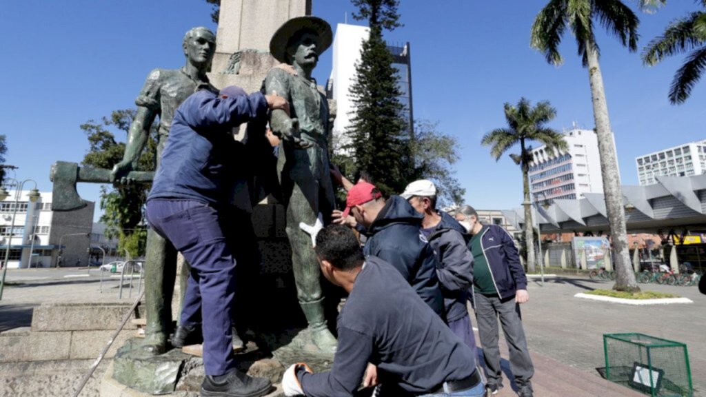 Prefeitura de Joinville vai restaurar escultura do Monumento ao Imigrante