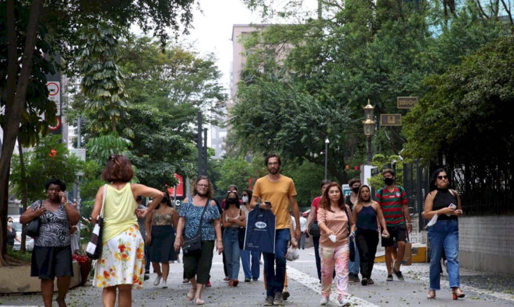 Brasil tem 247 mortes por covid-19 em 24 horas