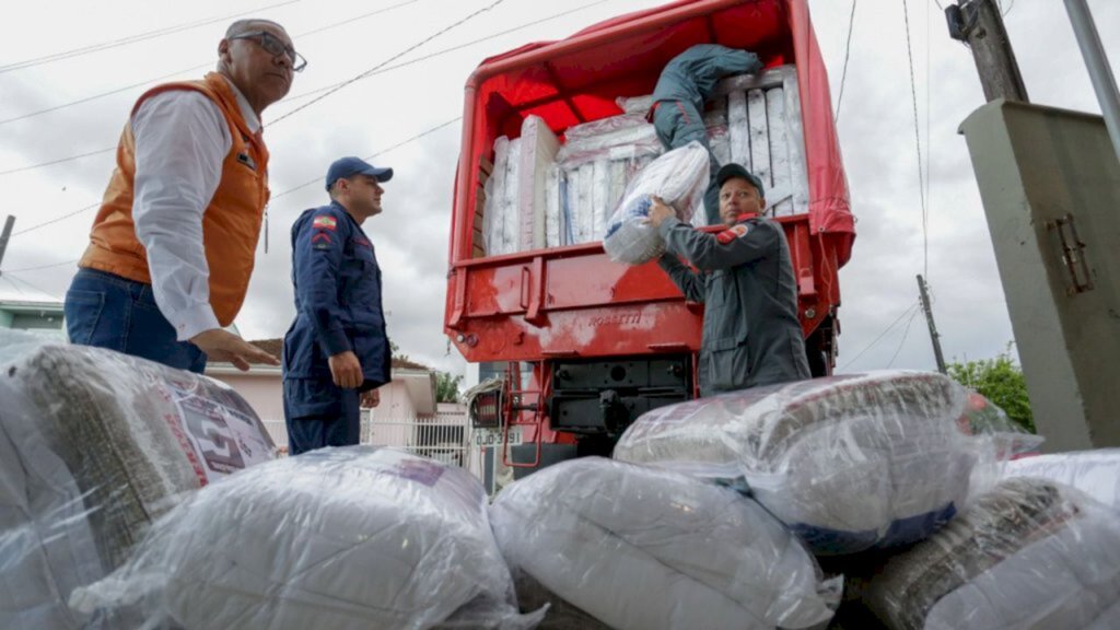 Joinville recebe kits de ajuda humanitária da Defesa Civil do Estado