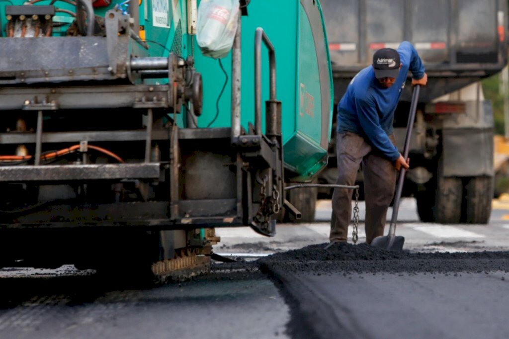 Trabalhos na Rua Prefeito Helmuth Fallgatter deixam trânsito em meia pista a partir de segunda-feira