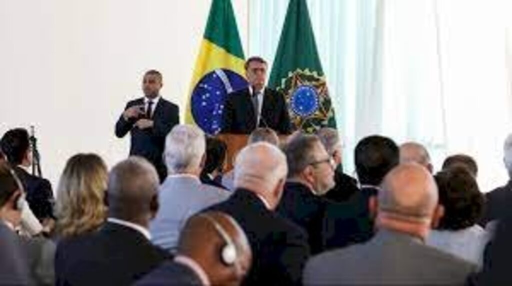 PL diz ao TSE que encontro de Bolsonaro com embaixadores foi ato de governo