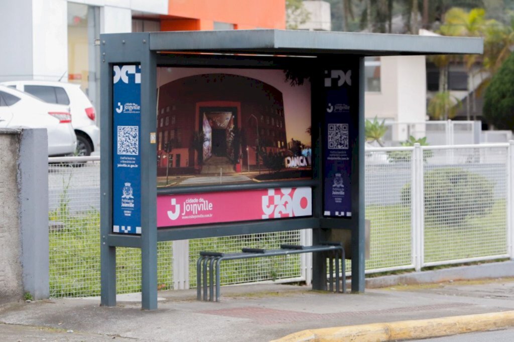 Abrigos de ônibus de Joinville se transformam em cartões-postais urbanos