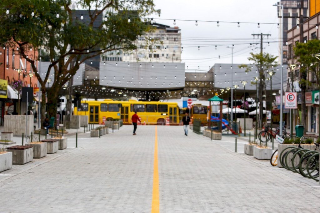 Revitalização da travessa Dr. Norberto Bachmann encanta comerciantes e população no Centro de Joinville