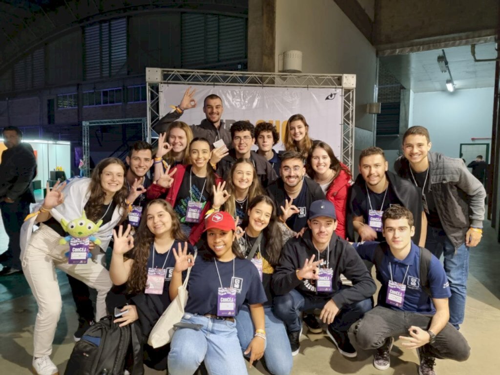 Divulgação - cinquenta e sete alunos da Udesc Joinville no total participaram do evento  em Criciuma. Na foto os membros da Smart Consultoria Jr.