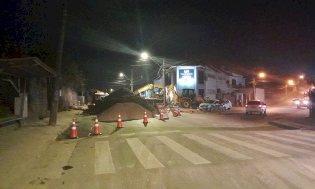 Trecho da rua Monsenhor Gercino está interditado para reparo emergencial na rede de esgoto