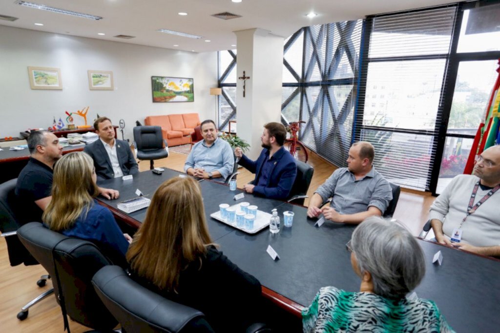 Conselho Municipal de Saúde e prefeito conversam sobre políticas públicas para Joinville