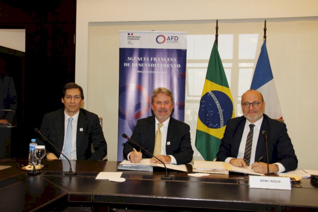 Águas de Joinville assina contrato de financiamento de 45 milhões de euros com agência francesa