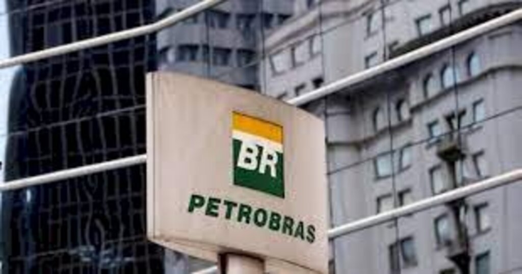 Reajuste de combustíveis provoca ofensiva contra Petrobras