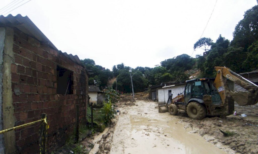 Sobe para 120 o número de mortos pelas chuvas em Pernambuco