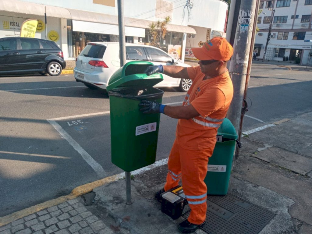 Prefeitura de Joinville realiza manutenção de lixeiras em áreas públicas