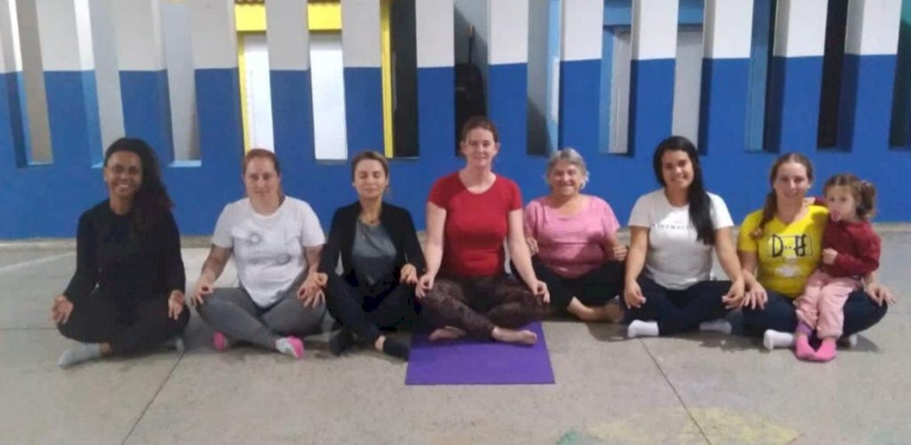 CEI de Joinville oferece aulas de yoga gratuitas para comunidade