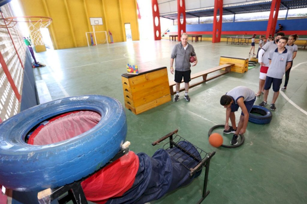 Professor de Joinville é premiado por trabalho com alunos em desafio da NBA