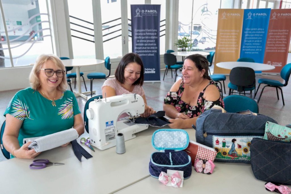 Coordenador do programa O Farol apresenta projeto Costureiras Criativas em congresso internacional