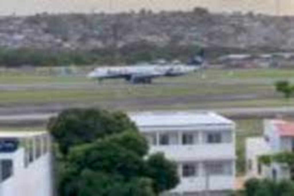 Avião com defeito faz pouso de emergência no aeroporto de Recife