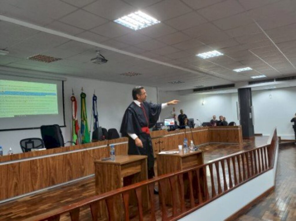 Tribunal do juri de Joinville condena quarteto por assassinato com 237 golpes de faca