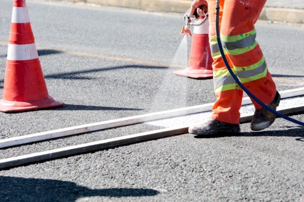 Detrans sinaliza rotatória na rua Tupy com a Minas Gerais