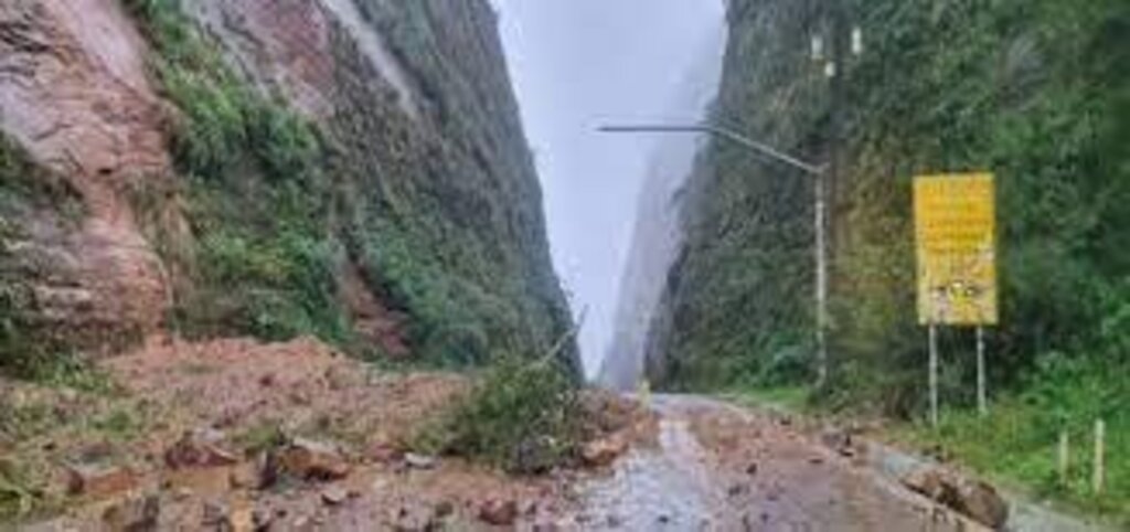 Fortes chuvas em Santa Catarina deixam 2 mortos