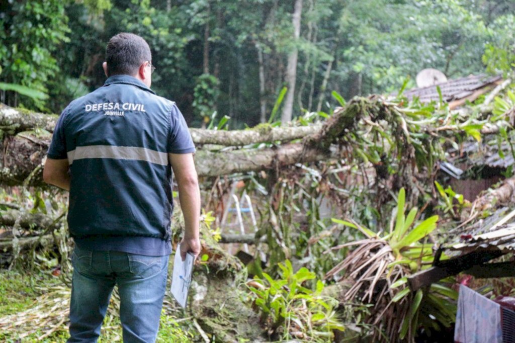 Defesa Civil atende ocorrência em Joinville e alerta para chuva persistente até quinta-feira