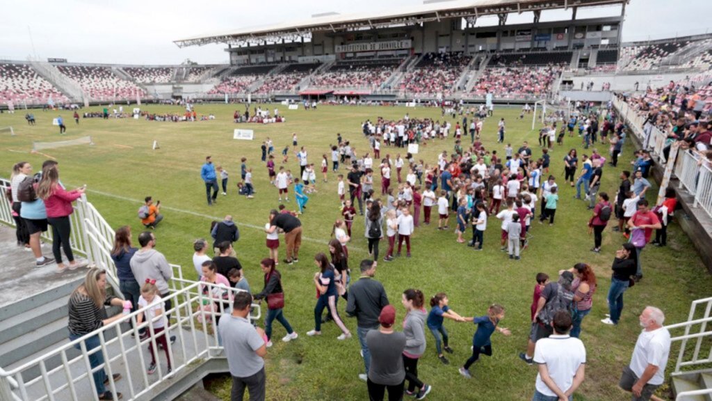 Mais de 2 mil crianças participam de atividades do Jeville na Arena Joinville