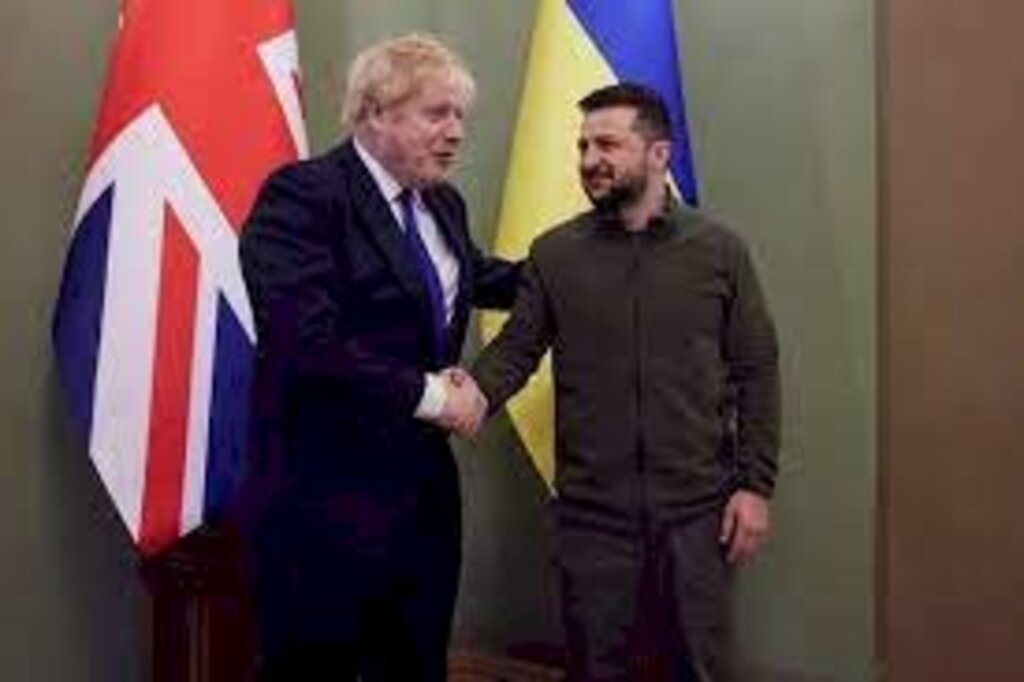 Boris Johnson faz visita surpresa a Kiev em meio ao aumento da ofensiva russa