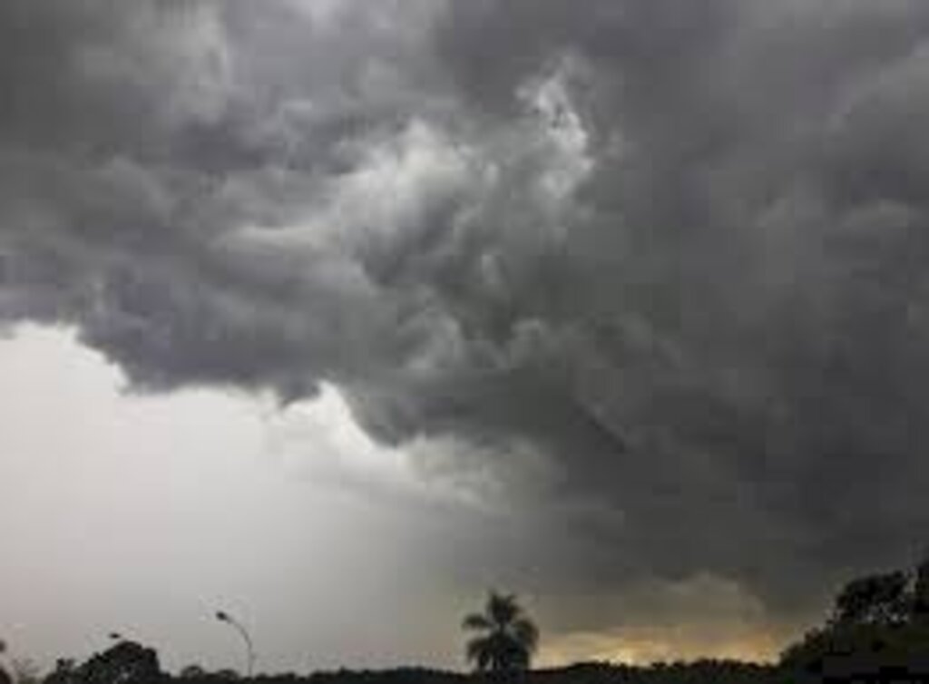 Calor e fortes pancadas de chuva em quase todo o Brasil