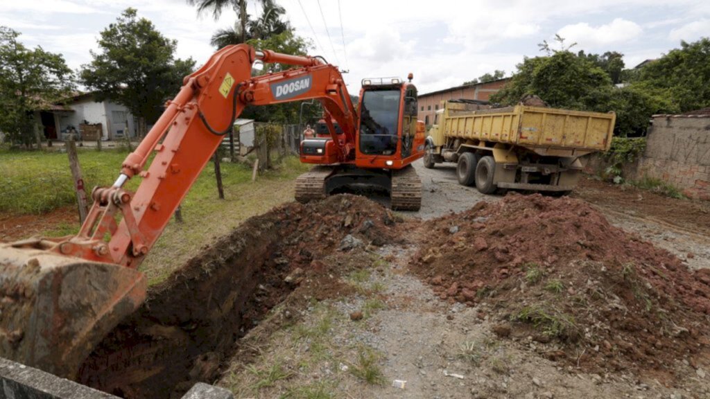 Comunidade participa de reunião sobre obra do Eixo Copacabana