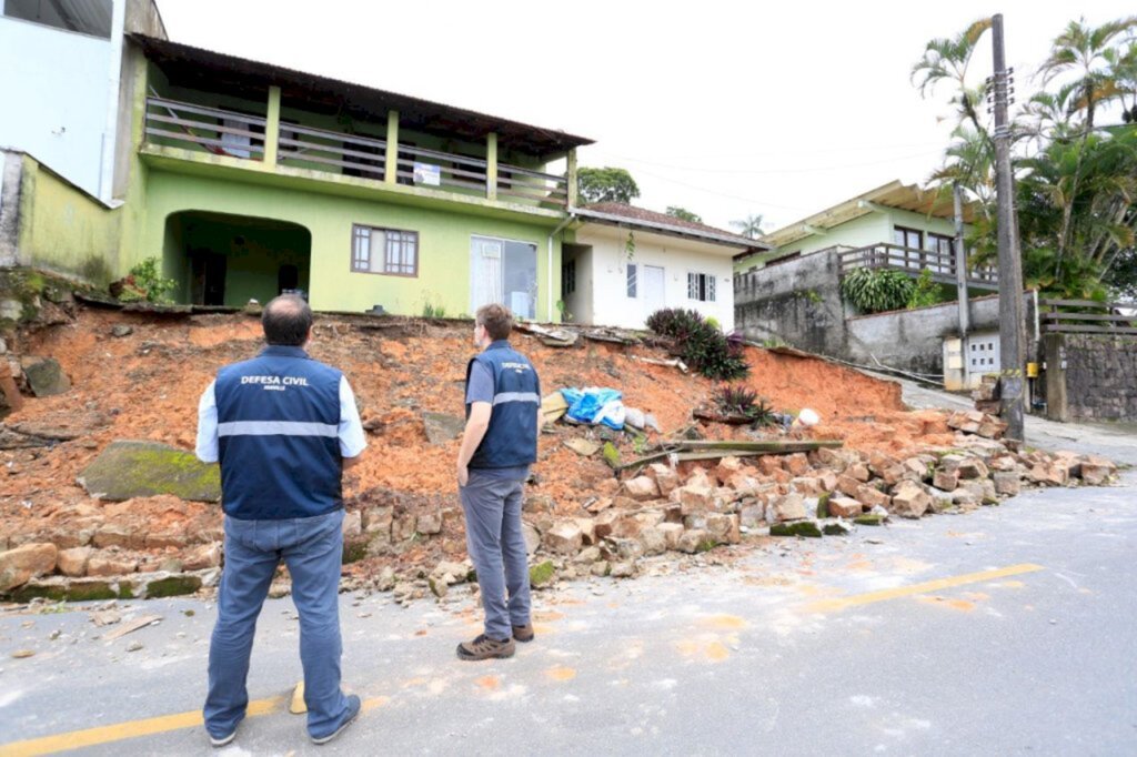 Defesa Civil alerta para rajada de vento e maré alta