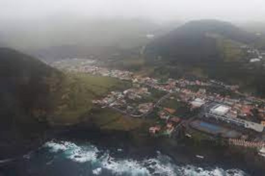 Atividade sísmica em ilha vulcânica em Açores continua acima de níveis normais