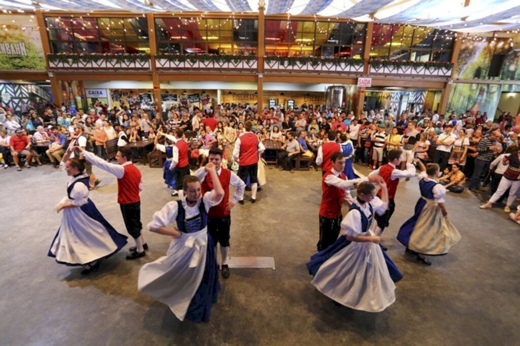 Oktoberfest 2022 acontecerá entre 5 e 23 de outubro, em Blumenau