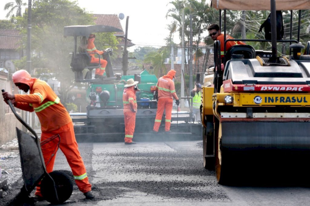 Prefeitura finaliza a pavimentação asfáltica da rua Cidade de Ubajara