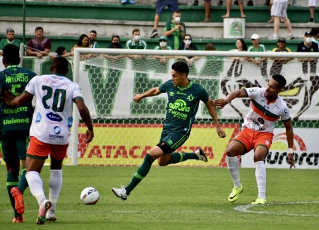 Chapecoense e Camboriú ficam no empate pelo Campeonato Catarinense