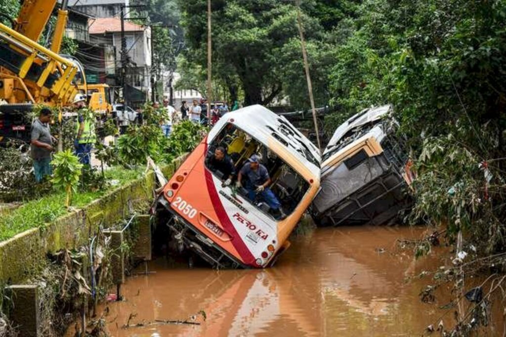 Petrópolis: motorista e sobrevivente lembram drama em ônibus