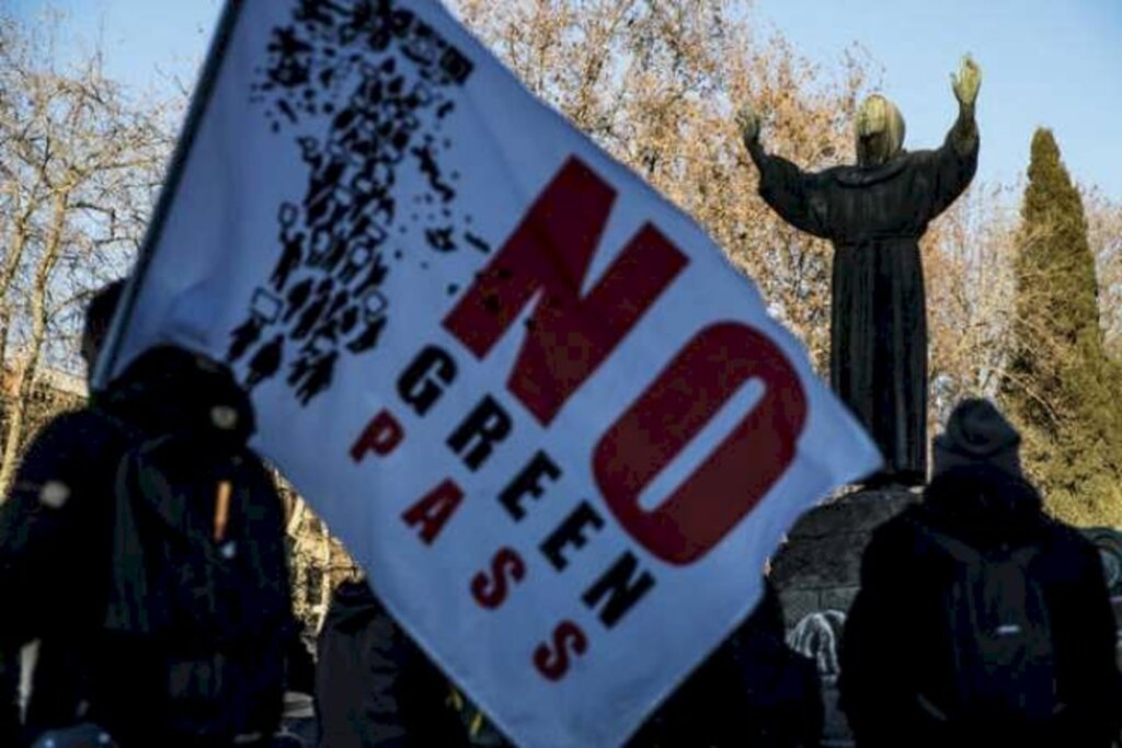 Padre é suspenso após organizar peregrinação antivacina