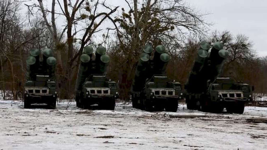 Rússia faz exercícios militares antes de receber Bolsonaro