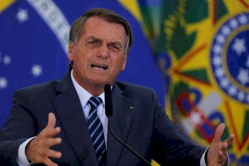 Bolsonaro aciona ministérios contra invasão em igreja