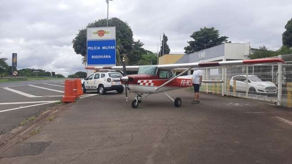 SP: Avião faz pouso de emergência em rodovia do interior