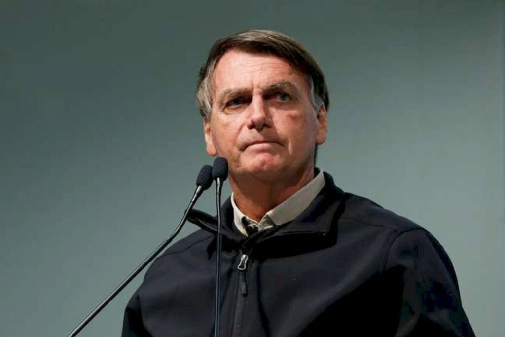 Bolsonaro assina portaria que reajusta piso dos professores