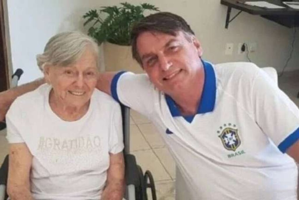 Presidente passa noite em Eldorado após enterro da mãe