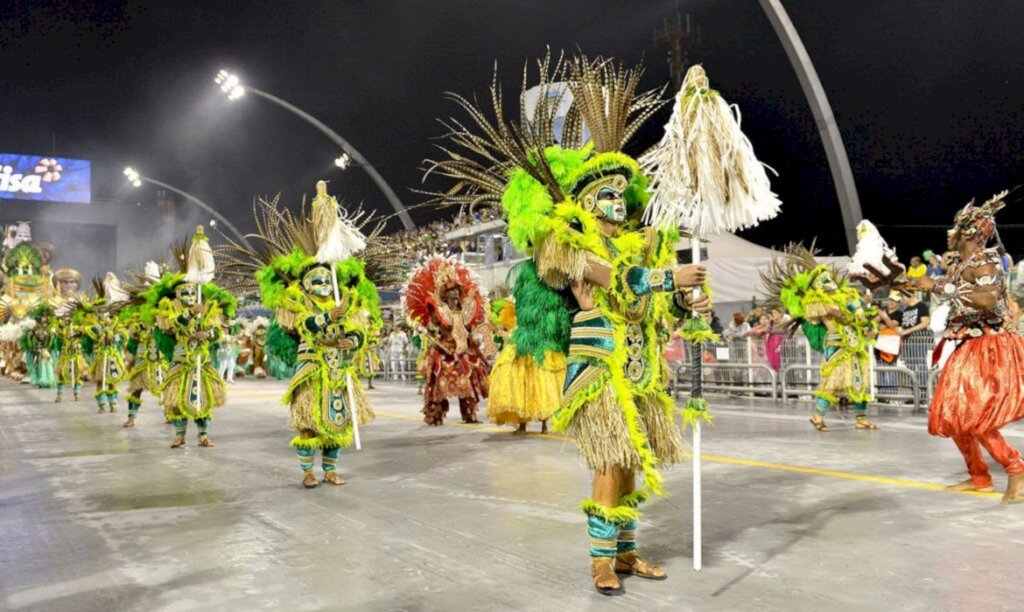 São Paulo: escolas de samba exigirão passaporte da vacina em ensaios