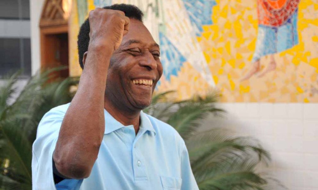 Pelé mostra 'condições estáveis' e recebe alta de hospital