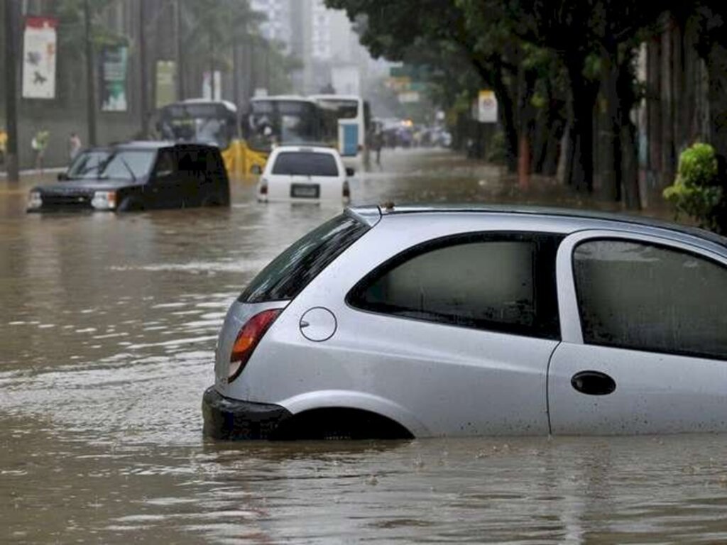 Como funciona o seguro para carro em inundação ou enchente