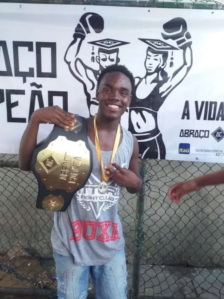 Adolescente da Cidade de Deus é aposta no boxe nacional