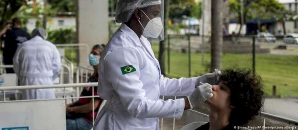 Associação alerta para risco de falta de testes de covid-19 no Brasil