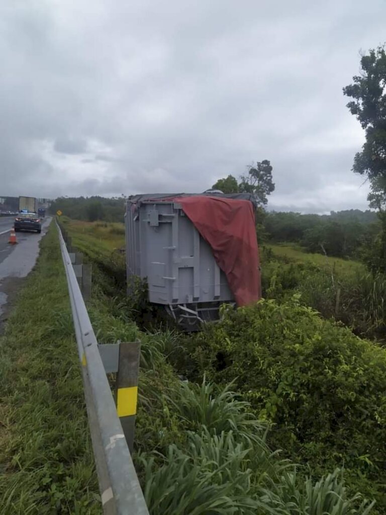 BR 101 sentido Norte em Araquari terá interrupção no fluxo às 23h desta terça (11)