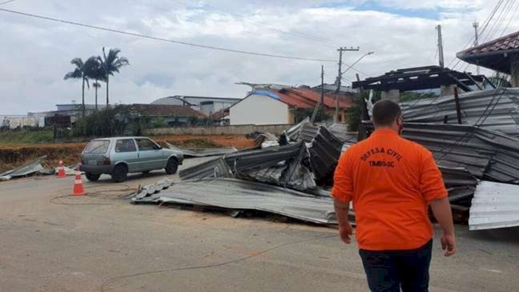 O que explica a passagem de tornado por Santa Catarina