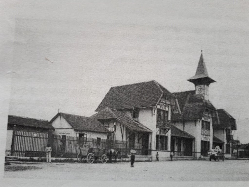 Arquivo Histórico de Joinville - Estação ferroviária de Joinville, na rua Leite Ribeiro, atual bairro Anita Gatibaldi. Thomaz e Etelvino percorreram a pé cerca de 6 quilômetros até o bairro Boa Vista