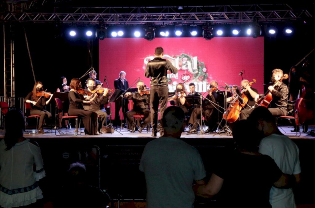 Últimos dias de apresentações culturais no palco da praça Dario Salles