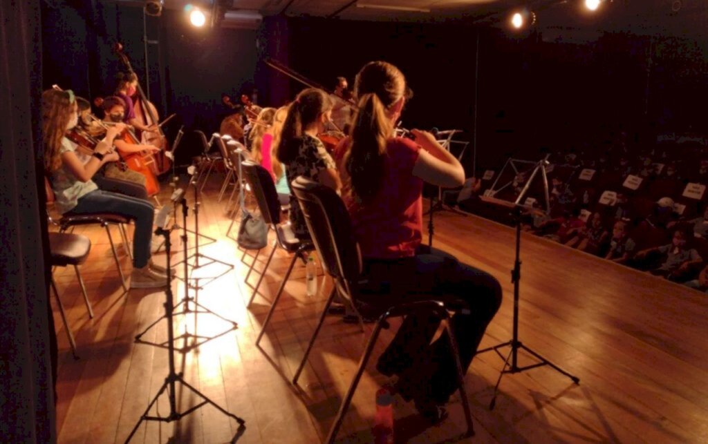 Alunos de música da Casa da Cultura fazem apresentação para a comunidade