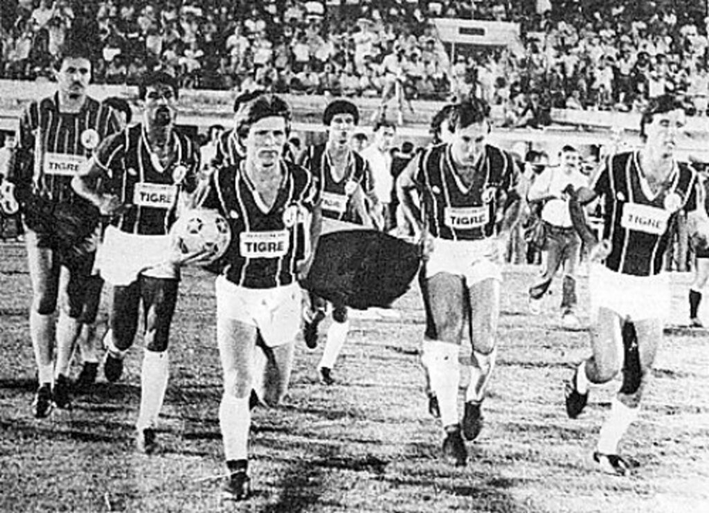 Arquivo - JEC - Ao vencer o Avaí Futebol Clube por 2 a 0 no dia 11 de dezembro de  1985, o JEC ? Joinville Esporte Clube conquistou o octacampeonato  catarinense